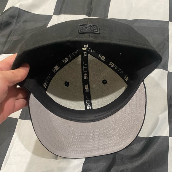 Black LA Dodgers fitted hat 7 1/8 - Picture 3 of 5